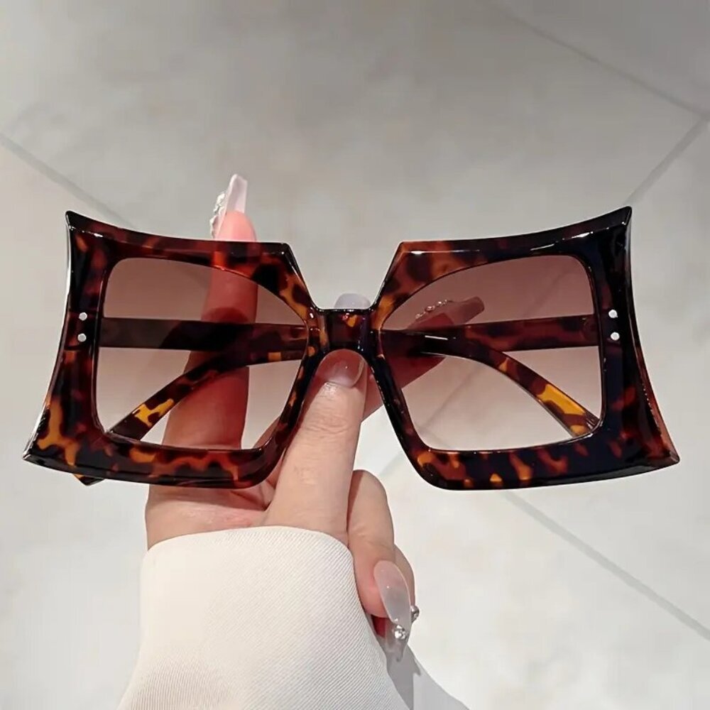 Irregular Oversized Frame Sunglasses (Color: Tortoiseshell-Gradient Tea)